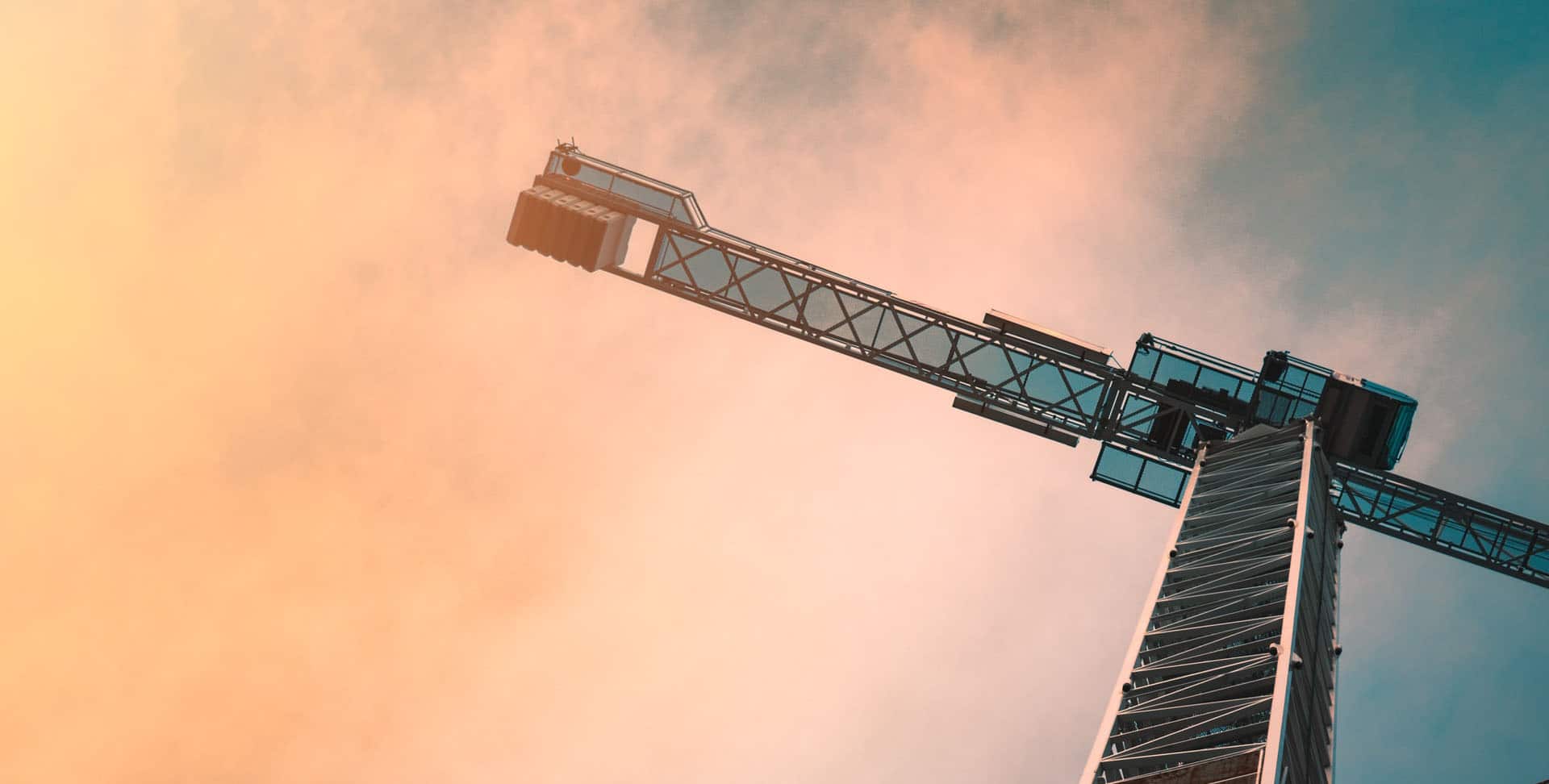 Kran vor einem Wolkenhimmel Frauen am Bau Hagedorn Unternehmensgruppe Interview Wollmilchsau